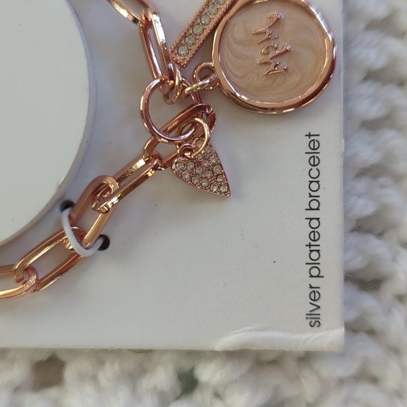 NWT Unwritten Rose Gold Tone Silver "MOM" Crystal Heart Charm Link Bracelet - Picture 5 of 10